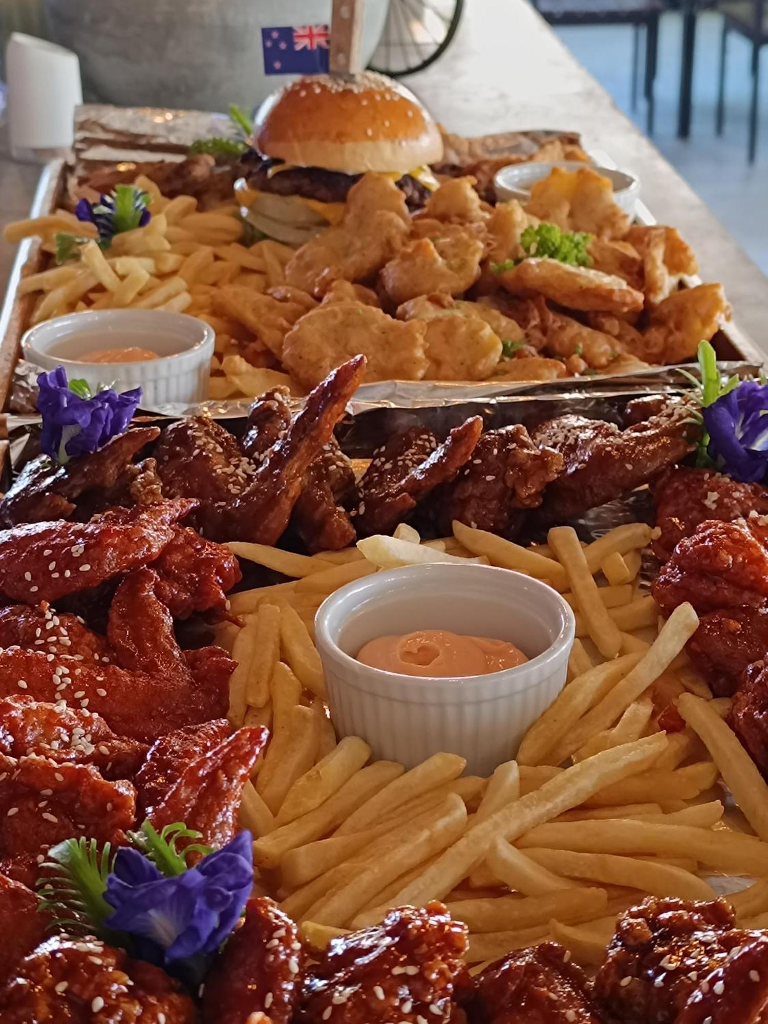Plato De Ciudad II Hotel Катиклан Екстериор снимка
