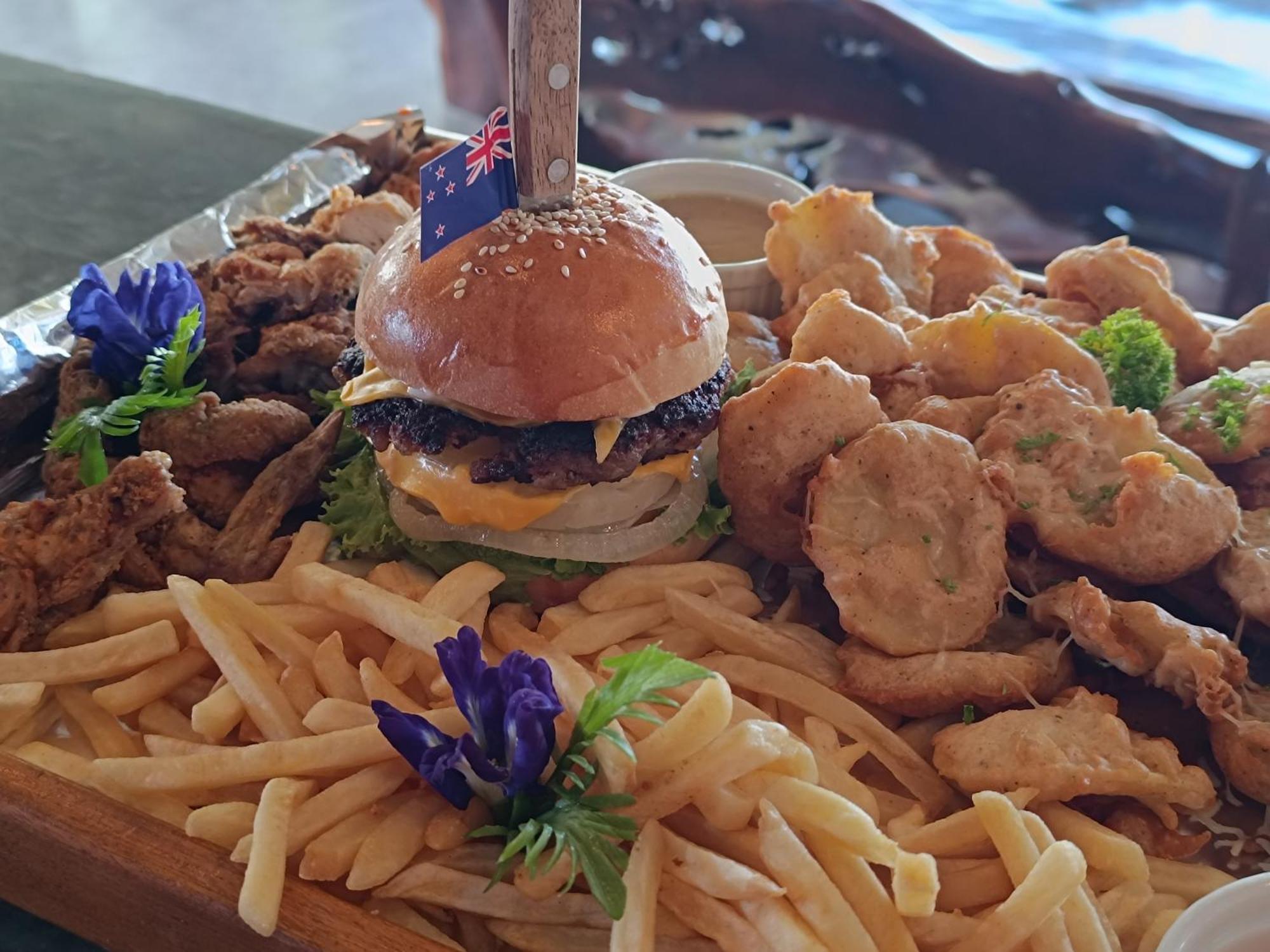 Plato De Ciudad II Hotel Катиклан Екстериор снимка